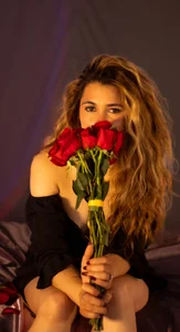 Can't Look Away 🥰 de SharaRoades  2 Imagens