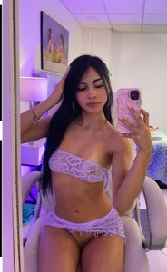 celine_golden1 a little more of me 😳🥰 Immagine  2