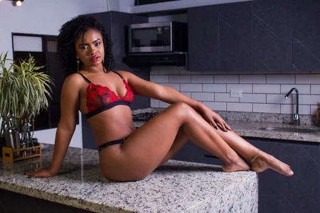 EmmaSmith06 Bar Poză 2