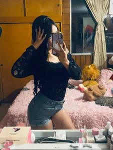 charlote_brown Public  5টি ছবি