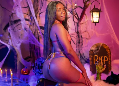 TINNATAYLORのbig ass booの 2枚の写真