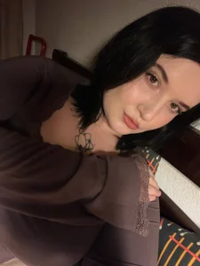 MollySoShy Public Pic 4