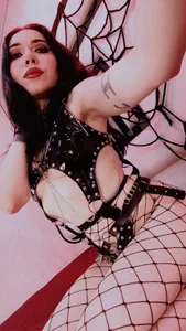 I invite you to play with my delicious body and burning pussy 😈💦 de alixxon1  3 photos