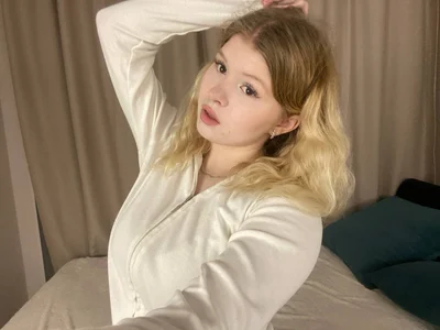 ShontaWasilko Cute outfit with skirt Pic 4