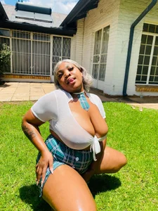 BeverlyQueen15's XXX Nude Photo 4