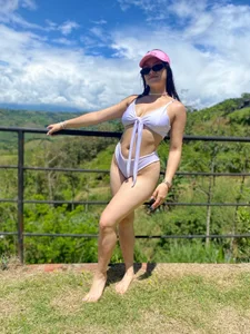 Jaslyn__Smith End of week in pool 💦👀🤍 Pic 3