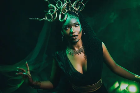 medusa🐍 de mariam_hill  2 Imagens