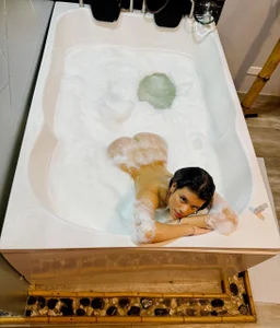 Alfresii_Rivera1Bubble Bath图片