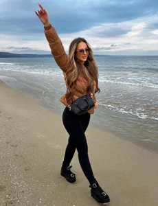 SinfulSienna Public Gambar 6