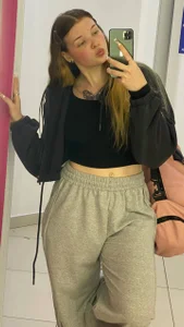 _Lily_Moon_ Big hips Pic 4