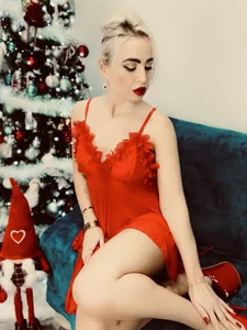 LuanaColucci Christmas Pic 3