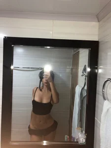 chloe_petite2 Public Pic 4