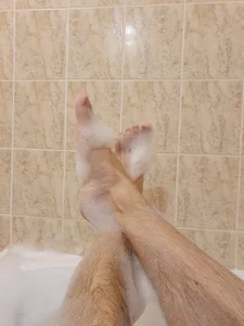 Feet in the bathtub od Chcitoodtebe  5 snímek