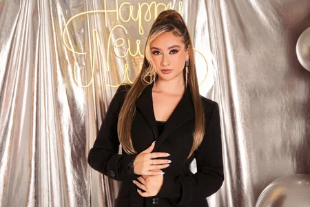 MaryDeniro Shine Into 2025 صورة واحدة|MaryDeniro Shine Into 2025 صورتان|MaryDeniro Shine Into 2025  2 صور|MaryDeniro Shine Into 2025  2 صورة