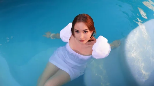 bbratz wet in pool Pic