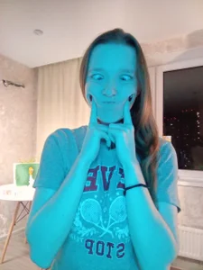 brendacom fooling around in blue 🤪 Foto