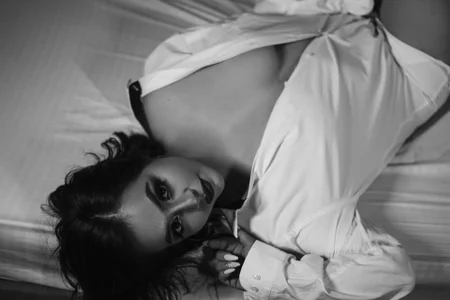 NoaJones_ black and white зображення 4