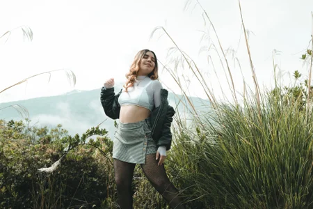 AllisonAdams_ Paths that tell stories. 🌍🏔️🫦🌠 Hình 6