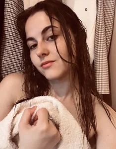 CarolannMirjah after shower🚿 Pic 5