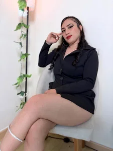 Let’s toast to luck, friendship, and happiness 🍀 od Chloe1126_  2 snímek