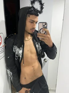 ItsZairen sweet sin 😈 Pic 2