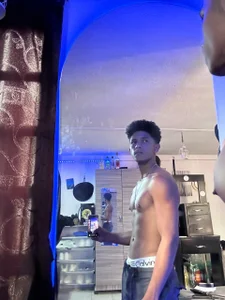 Yoel_hot2004 Public Bilde 4