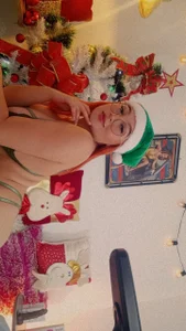 Eyleen_24 Your mommy Christmas is here 🎄 🎄 Pic 2