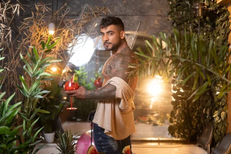 ERIC_HARRISON 🍉🍑Tropical Temptation🍓🍍  2টি ছবি