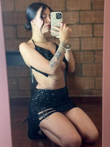 Now I'm a black hair, baby. de _AbbyCarter  3 Imagens