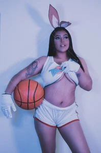 meganjames1 LOLA BUNNY Immagine  2