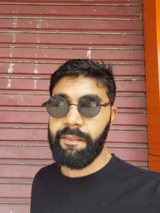 Model de ConradCurse Foto 2