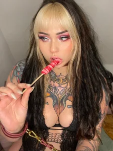 Valentine 💕🥀 de maryathame  4 Imagens