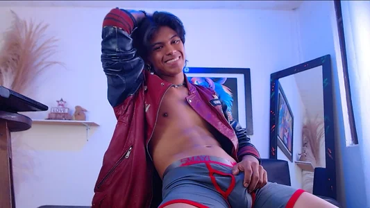 dreyk20 Red has never been so tempting… If you want more, you know where to find me, I'll put the next hotte Immagine  2