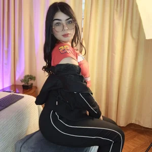 Jade_Nmm In black sweatshirt🖤 Pic 2