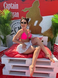 Photo taken 20 seconds before breaking my leg🤦‍♀️ I really want to get back to the chat. Kisses 💋 od TianaPosh  snímek