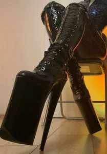 auroralatexprincess My shoes/heels/boots Pic 3