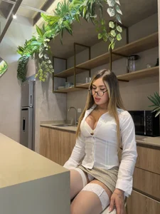 vianca_cruzz Let me be your naughty secretary 👿 Foto 2