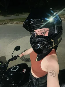 Accelerating hearts, not just engines 🏍😍 de Clara_Luu Foto 3