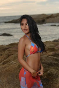 ice_ice_babyy Beach time Pic 4