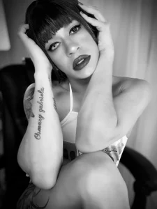 im_pearll: Amo las fotos en blanco y negro🖤 ( 2 фото)