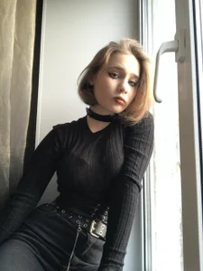 HilaryHauss Public slika