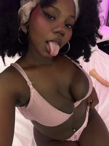 Sotf_Charlotte Selfie Pic 3