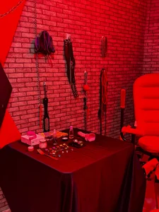 At your disposal 🖐 de ariel_bdsm  Imagens