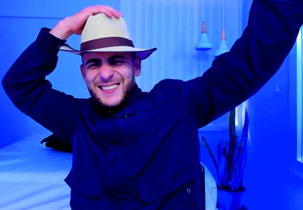 I love my hat!!! de Drako_Lamar  2 Imagens