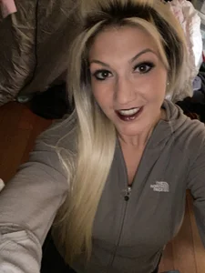 LittleMissEeve Public  3টি ছবি