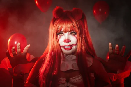 A LITTLE MORE HALLOWEEN 😈 od Lizzie-Evans  4 snímek