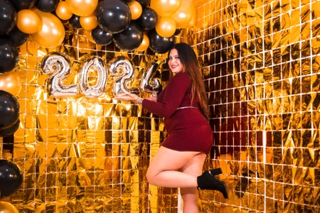 megan-wells HAPPY NEW YEAR GUYS Pic