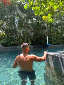 ethaanjones r টি ছবি