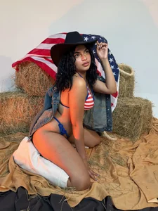 MelodyAlvarez HAPPY 4TH OF JULY!! 🎇 Immagine  2