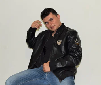 AndrethMuller Public Poză